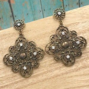 🍀 Gold Filigree Rhinestone Statement Earrings